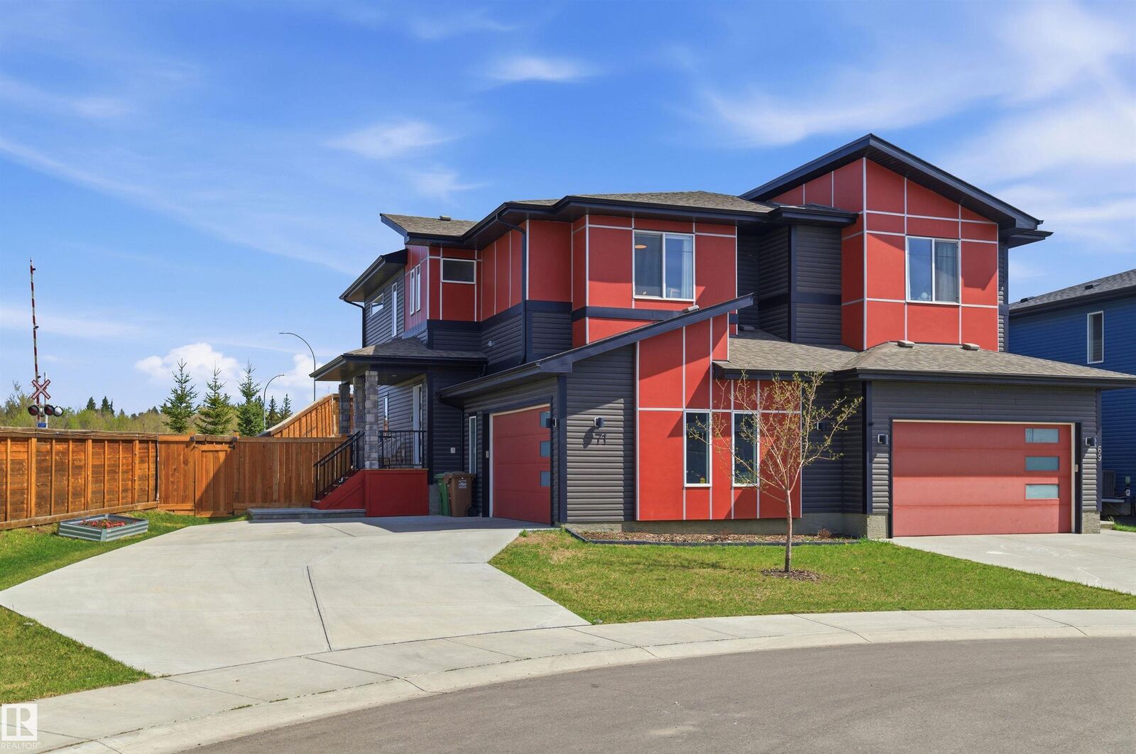 Property Photo:  71 Roberge Close  AB T8N 7W3 