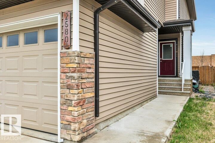 Property Photo:  2580 Casey Way SW  AB T6W 3N2 