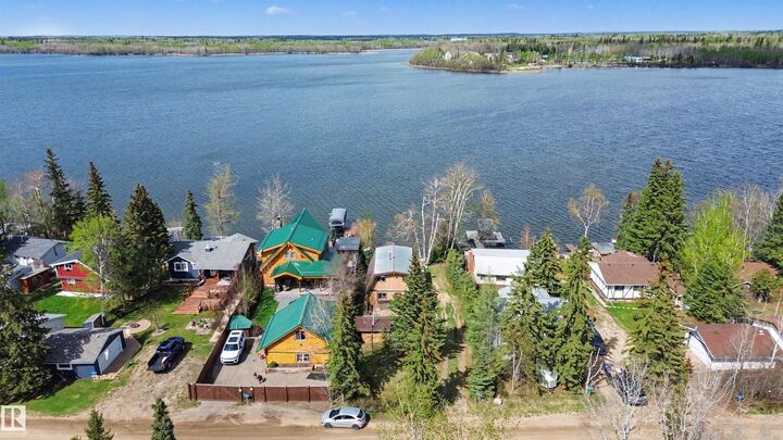 Property Photo: 5568 Nakamun Dr AB T0E 1A0