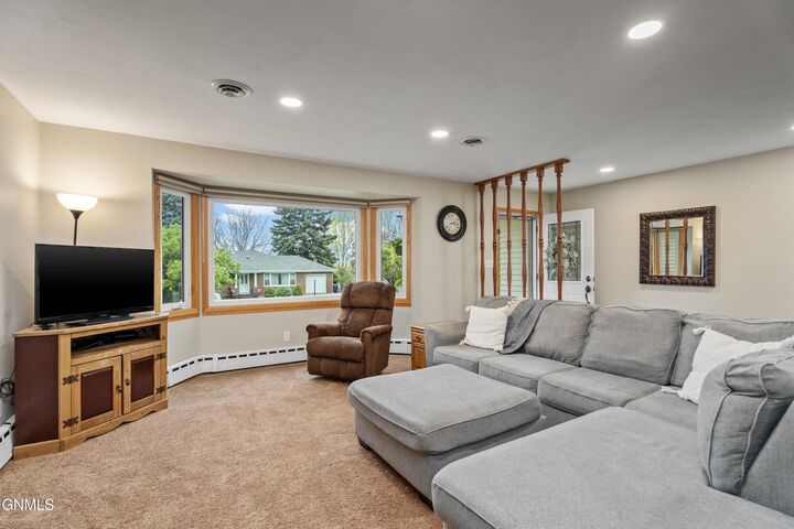 Property Photo:  1224 Highland Acres Road  ND 58501 