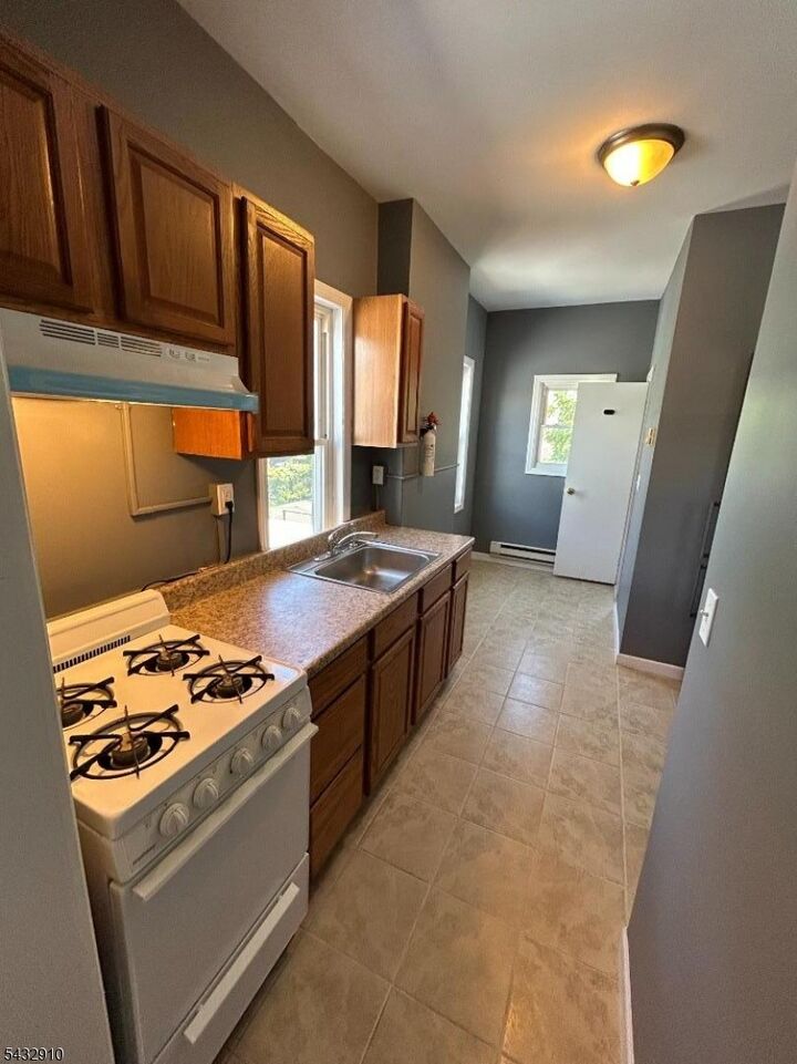 Property Photo:  286 Nagle St 3  NJ 07010 
