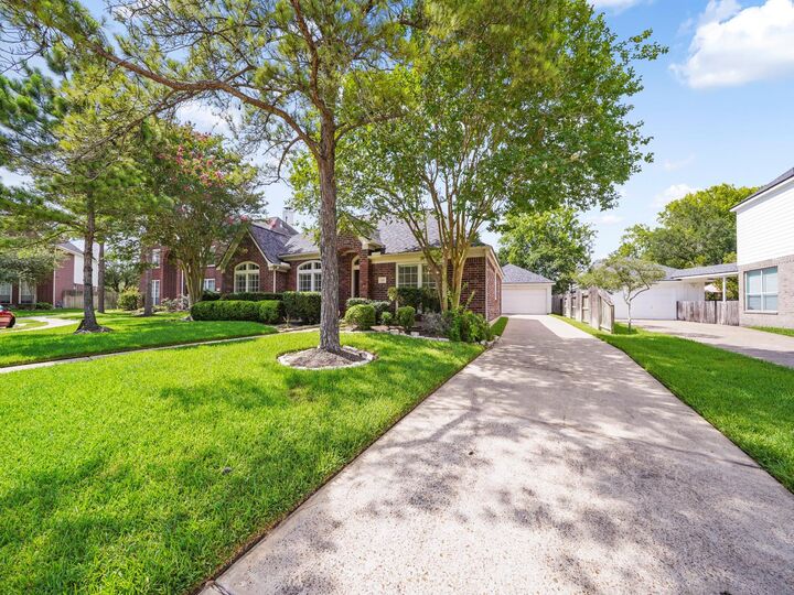 Property Photo:  3411 Farnham Circle  TX 77584 