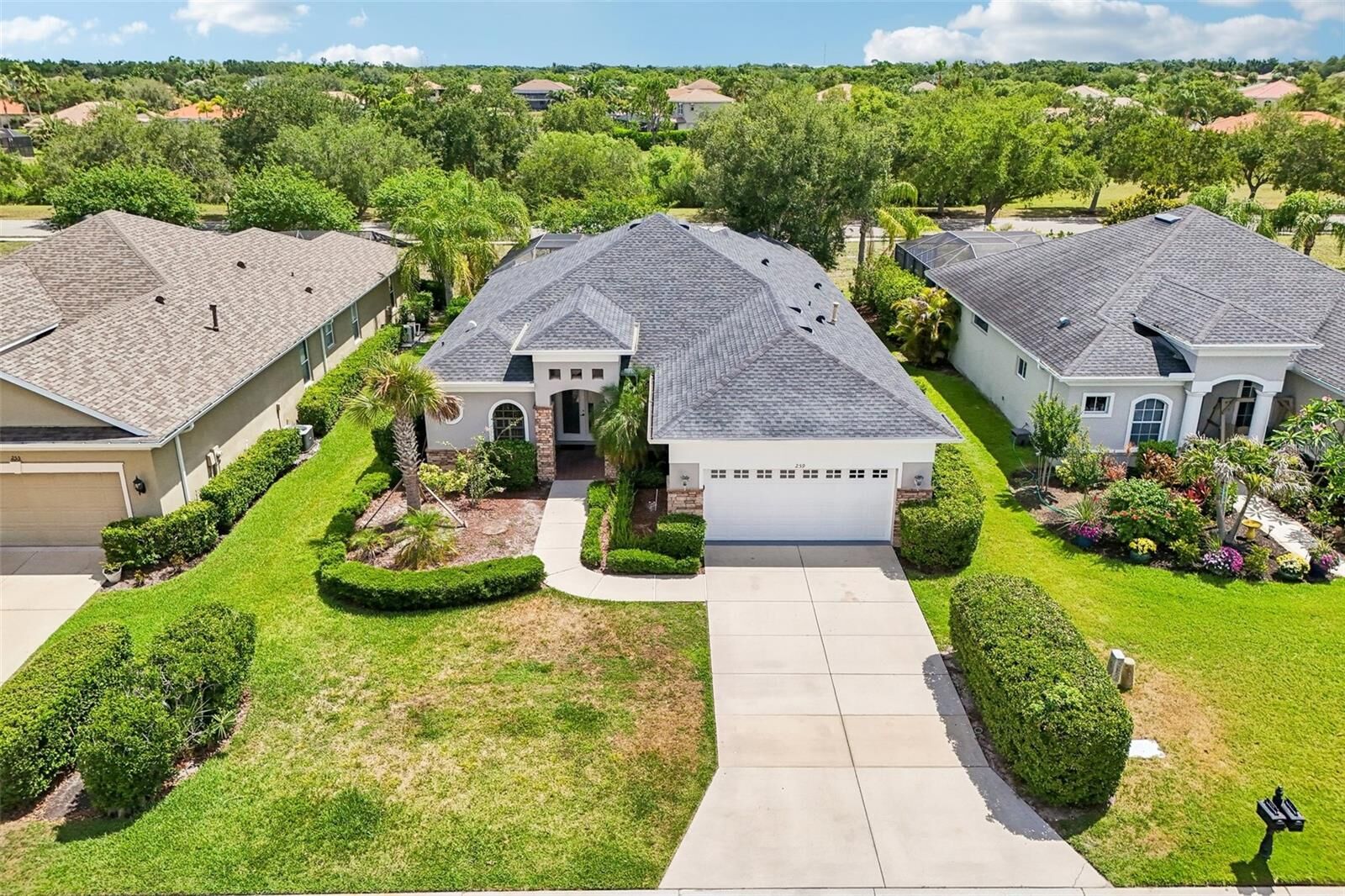 Property Photo: 259 Dahlia Court FL 34212