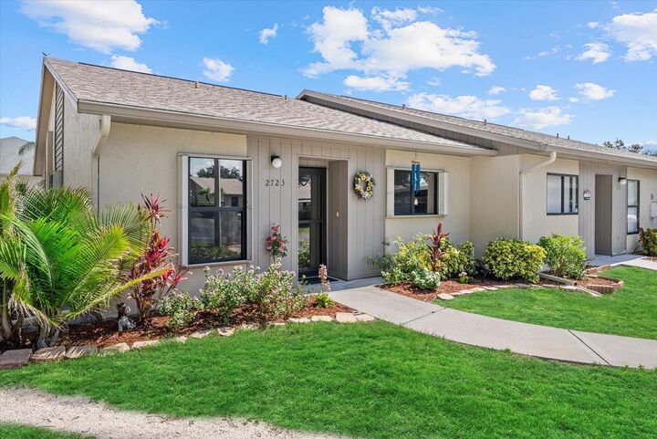Property Photo:  2723 60th Avenue Drive W 2723  FL 34207 