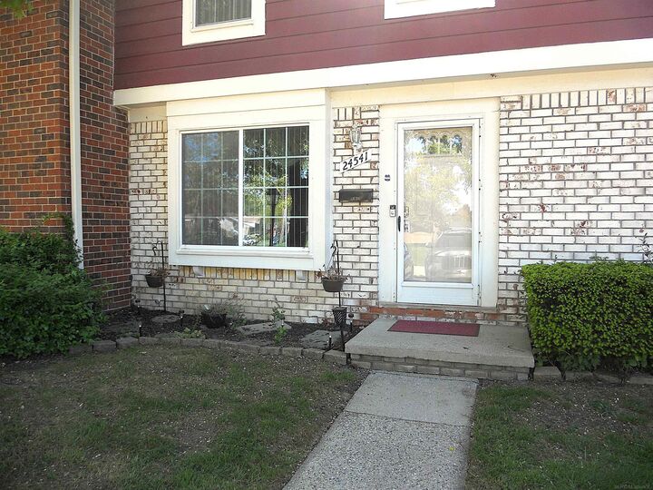 Property Photo: 24541 Seaton Circuit E. Drive Bldg 2, Unit 15. MI 48091