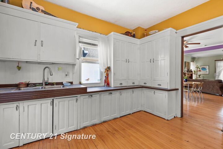 Property Photo:  206 N Wenona Avenue  MI 48706 