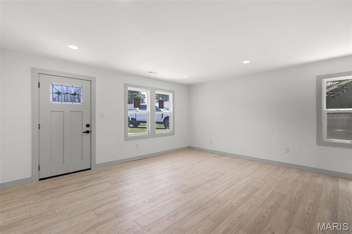 Property Photo:  715 Westchester Court  MO 63122 