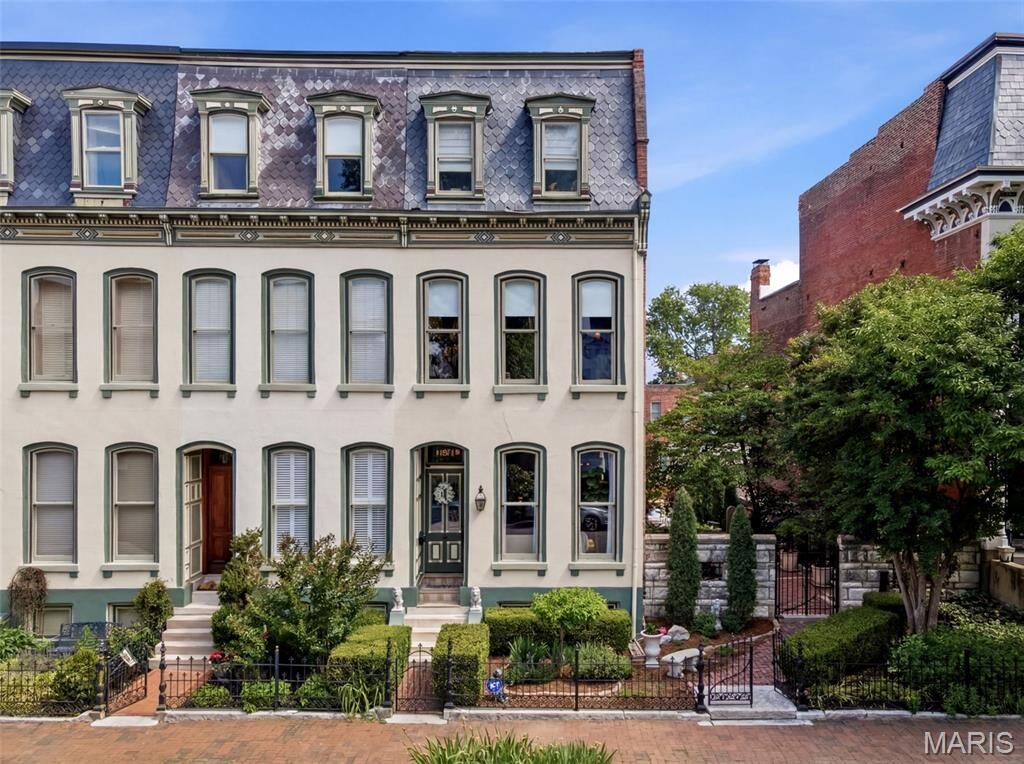 Property Photo:  1911 Hickory Street  MO 63104 