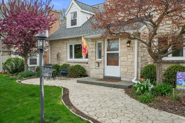 Property Photo:  2556 N 96th St  WI 53226 