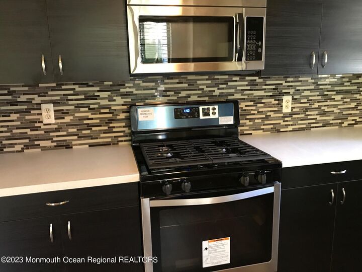 Property Photo:  5 Claridge Court  NJ 07728 