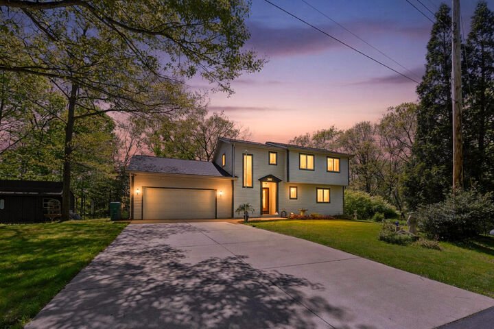 Property Photo:  201 Scenic View Drive  MI 49120 