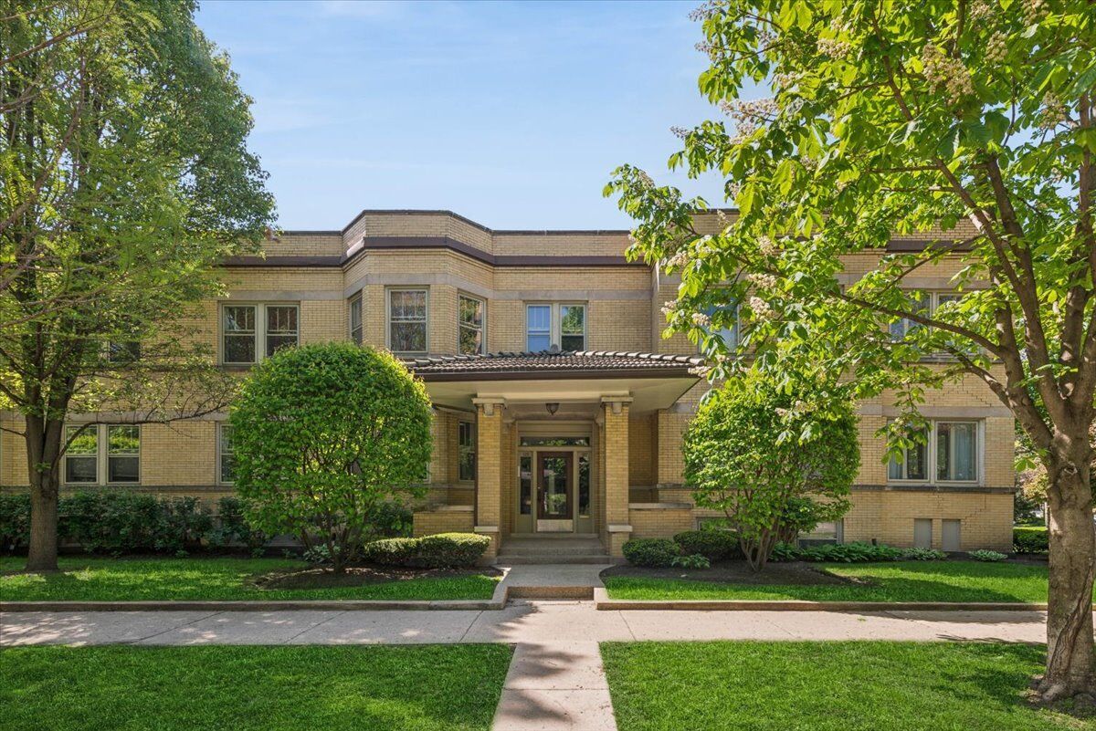 Property Photo:  125 Pleasant Street 125B  IL 60302 