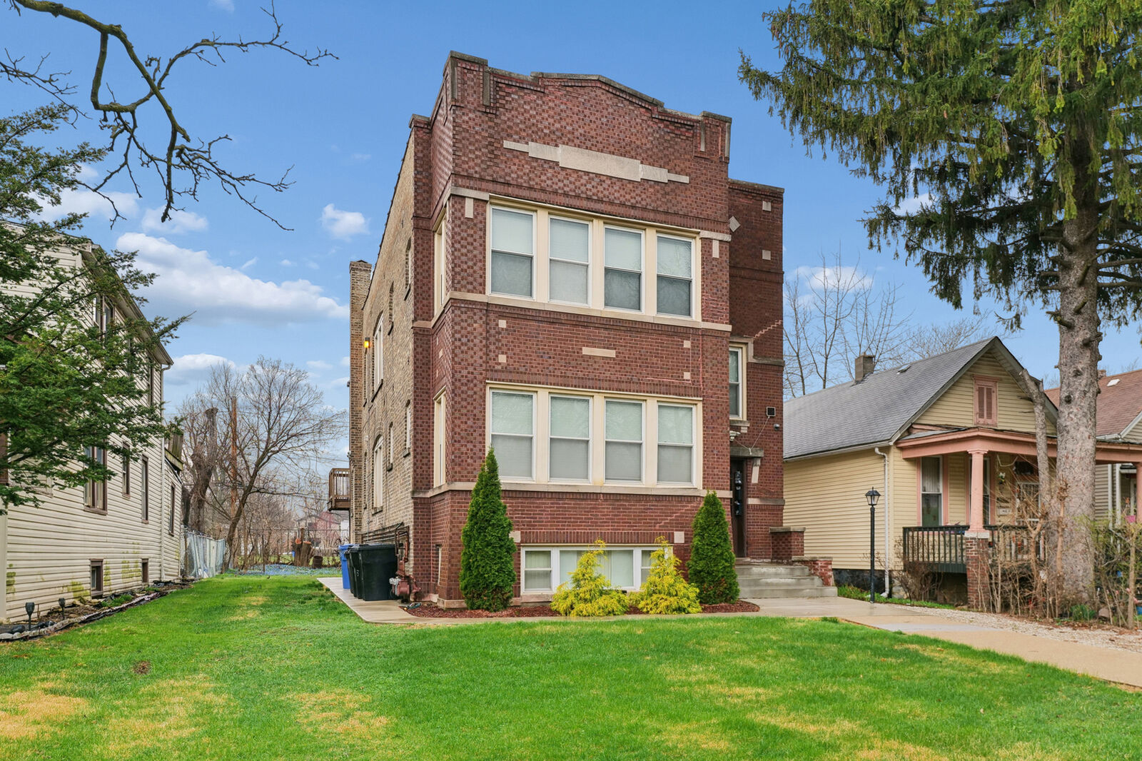 Property Photo: 10226 S Charles Street 1 IL 60643