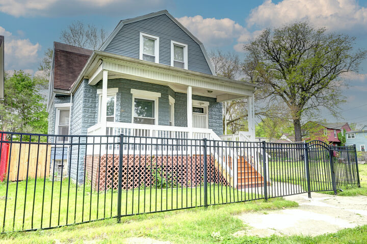 Property Photo:  