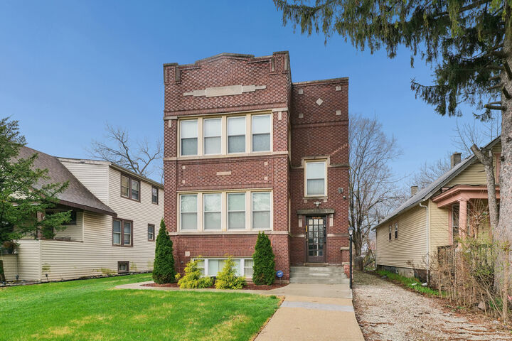 Property Photo:  10226 S Charles Street 2  IL 60643 