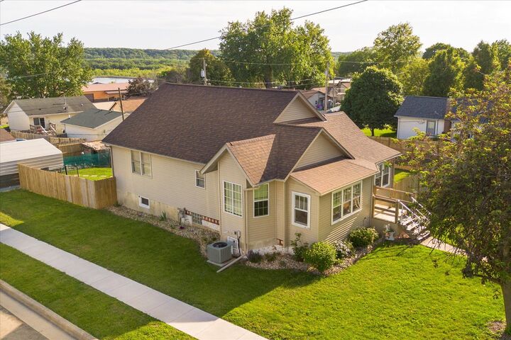 Property Photo: 131 E Iowa Street IL 61362