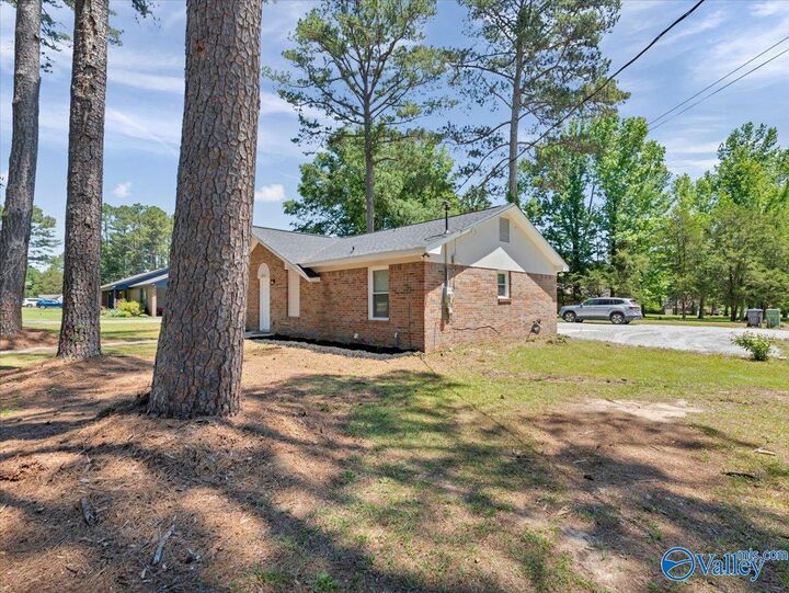 Property Photo:  4516 Margarete Drive SW  AL 35603 