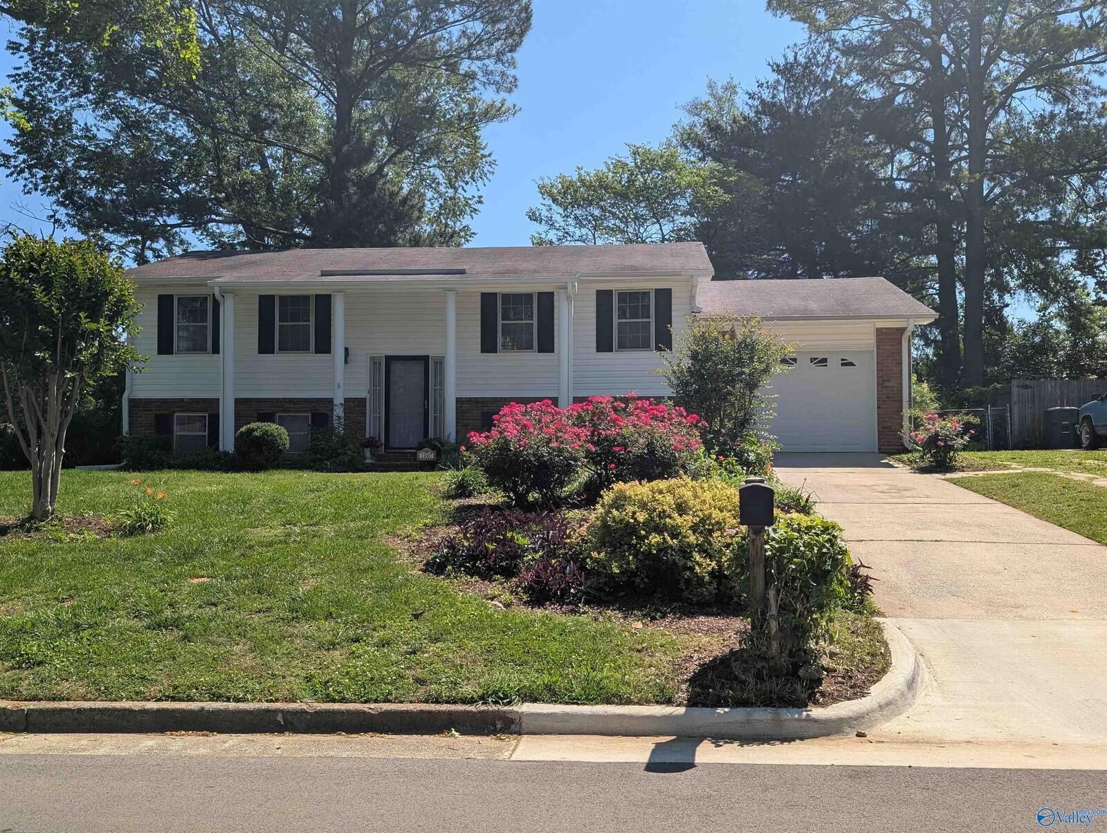 Property Photo:  11007 Crestfield Drive  AL 35803 