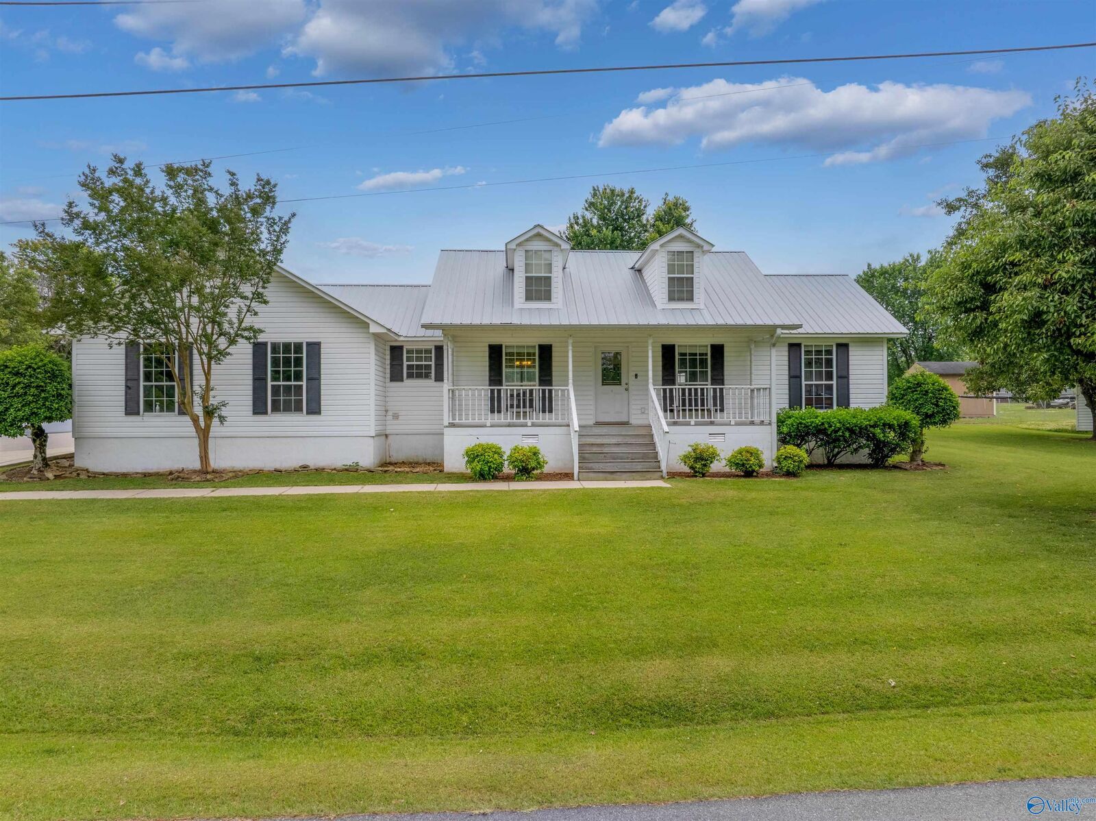 Property Photo:  917 Leyland Drive  AL 35950 