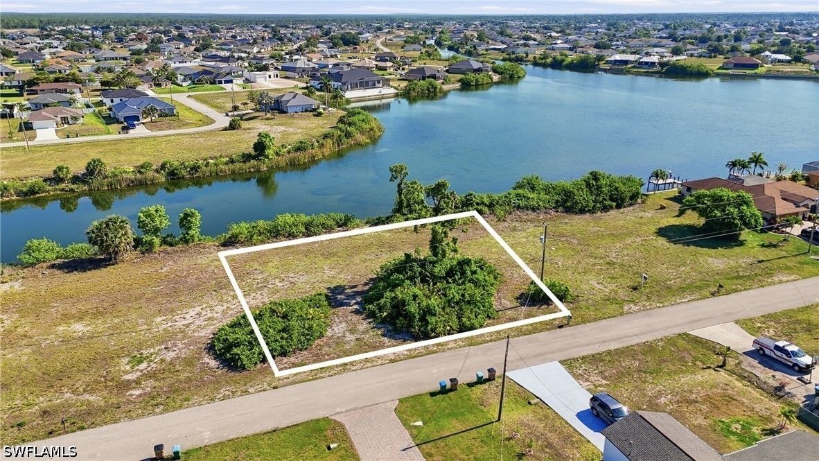 Property Photo:  527 NW 24th Terrace  FL 33993 