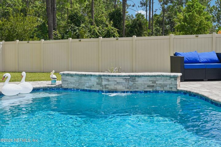 Property Photo: 8053 Guild Way FL 32222