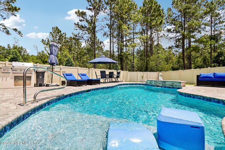 Property Photo: 8053 Guild Way FL 32222