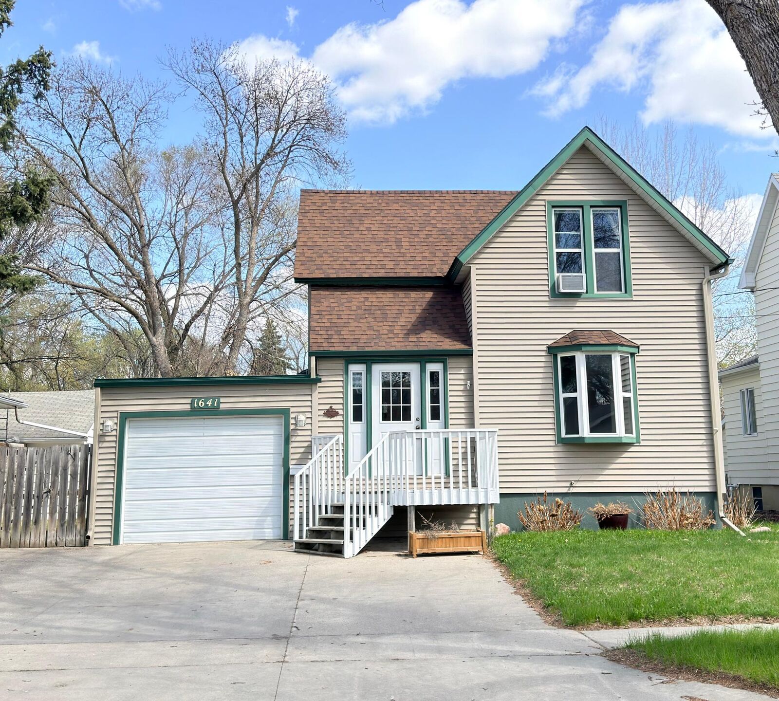 Property Photo:  1641 8th Avenue S  ND 58103 