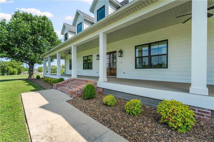 Property Photo:  3203 W Quapaw Road  AR 72758 