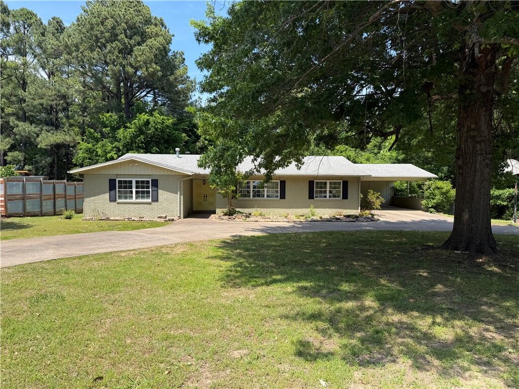 Property Photo: 1966 E Brent Lane AR 72703
