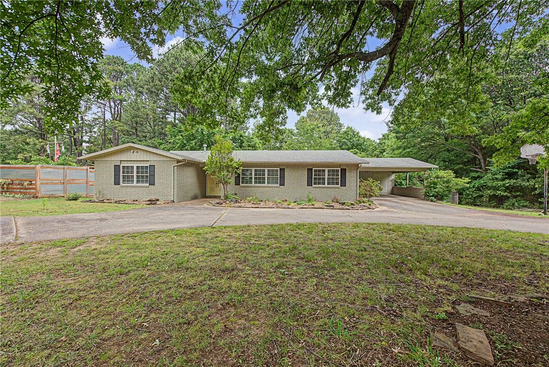Property Photo:  1966 E Brent Lane  AR 72703 