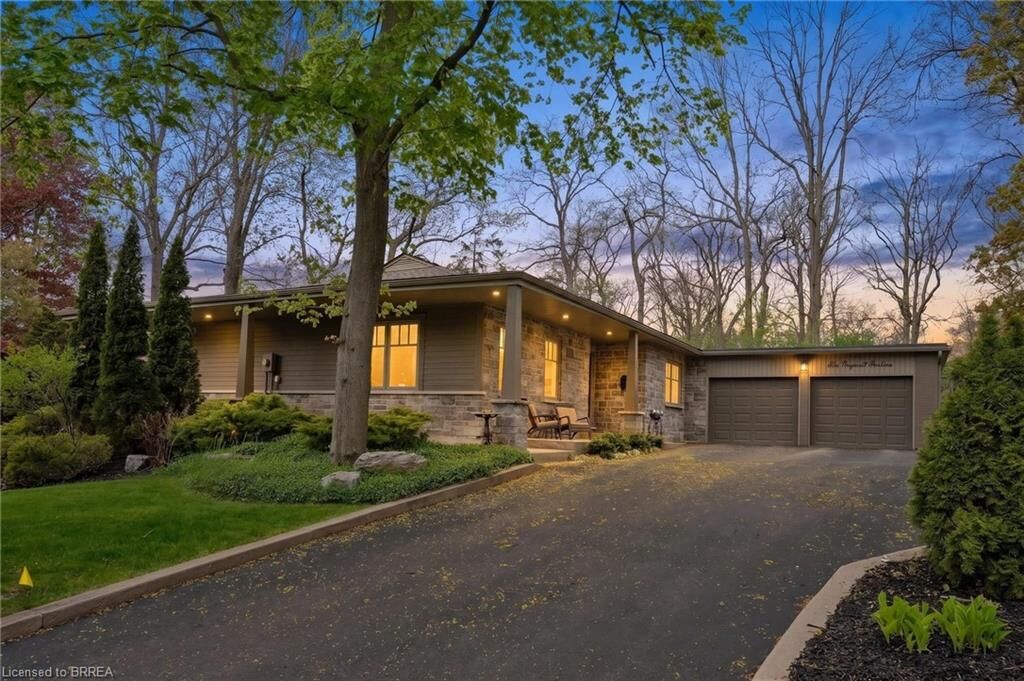 Property Photo:  10 Gaywood Gardens  ON N3T 5J8 