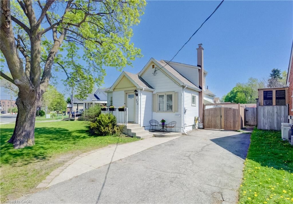 Property Photo:  290 Lancaster Street W  ON N2H 4V6 