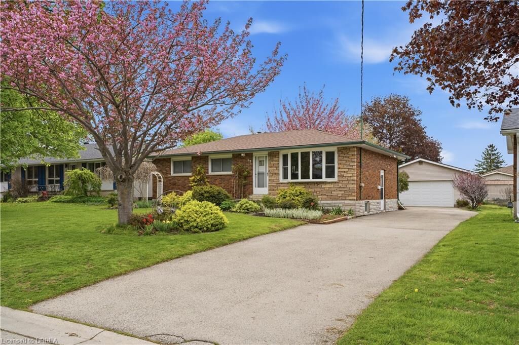 Property Photo:  17 Kathleen Street  ON N3L 1V7 