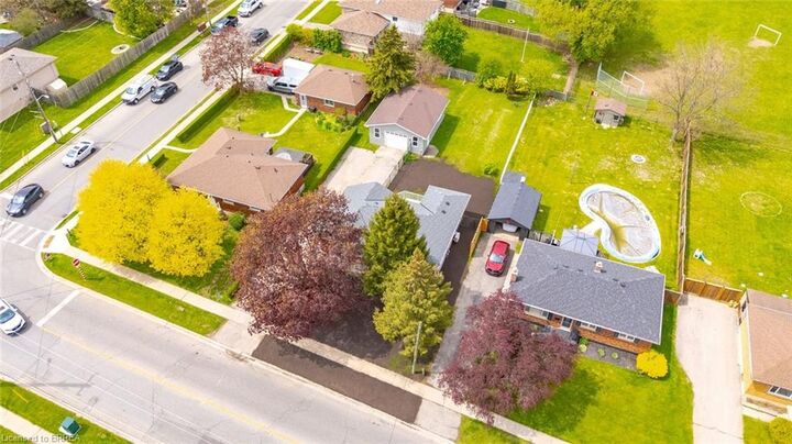 Property Photo:  121 Silver Street  ON N3L 1V2 
