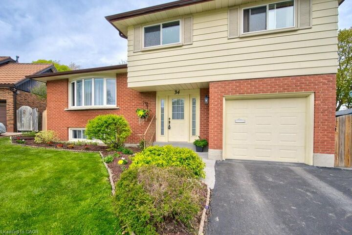 Property Photo:  34 Westwood Crescent  ON N2M 2L8 