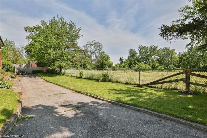 Property Photo: 5 Cloverdale Avenue ON N3R 3X7