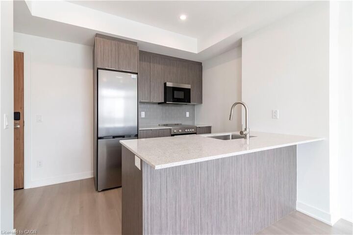 Property Photo: 25 Wellington Street S 1502 ON N2G 0G5