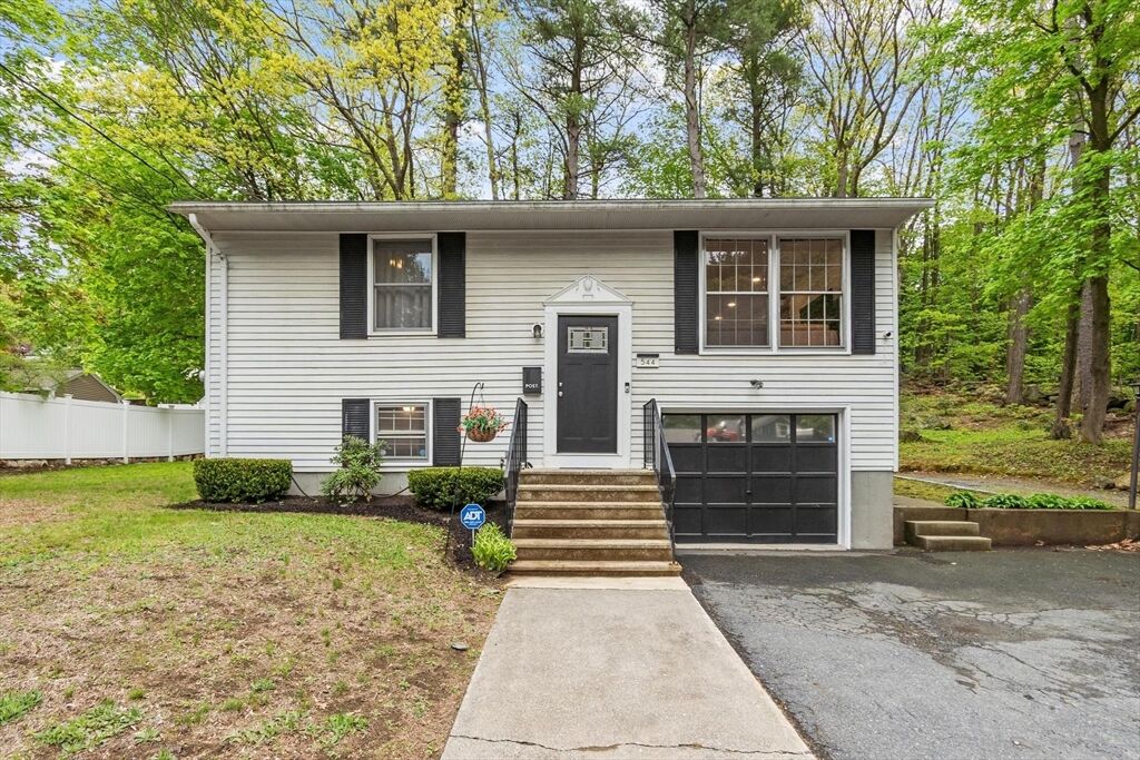 Property Photo:  544 Elm St  MA 01420 