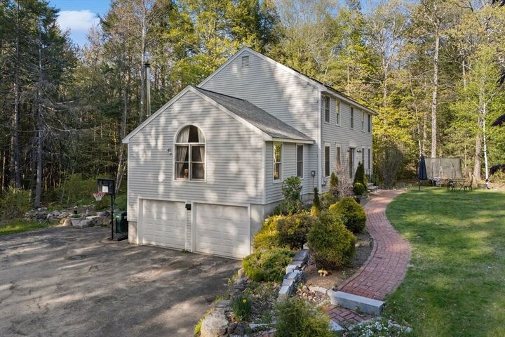 Property Photo:  2 Wildwood Dr  NH 03033 