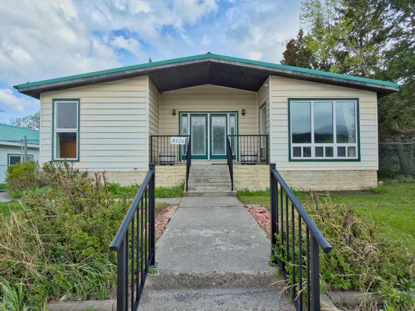 Property Photo:  8126 20 Avenue  AB T0K 0M0 