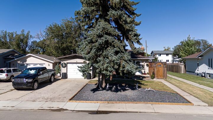 Photo de la propriété:  664 49 Avenue W  AB T0L 0T0 