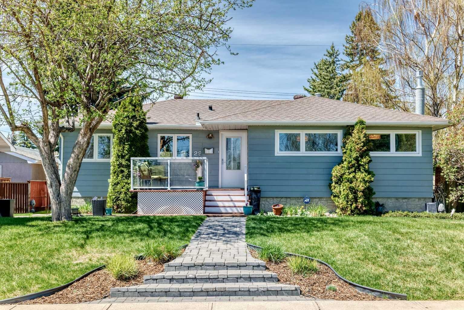 Property Photo:  29 Chisholm Crescent NW  AB T2L 0Y9 