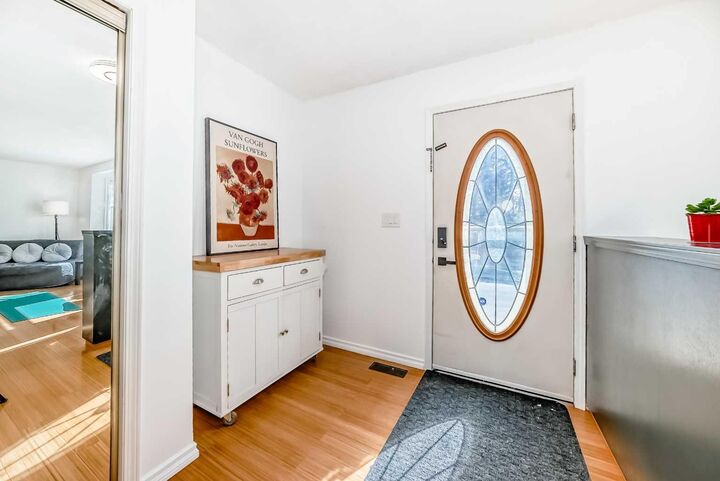 Property Photo:  6907 6 Street SW  AB T2V 5H8 