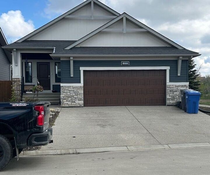 Property Photo: 800 Mandalay Link AB T0M 0N0