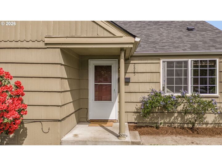 Property Photo:  2885 High St  OR 97405 