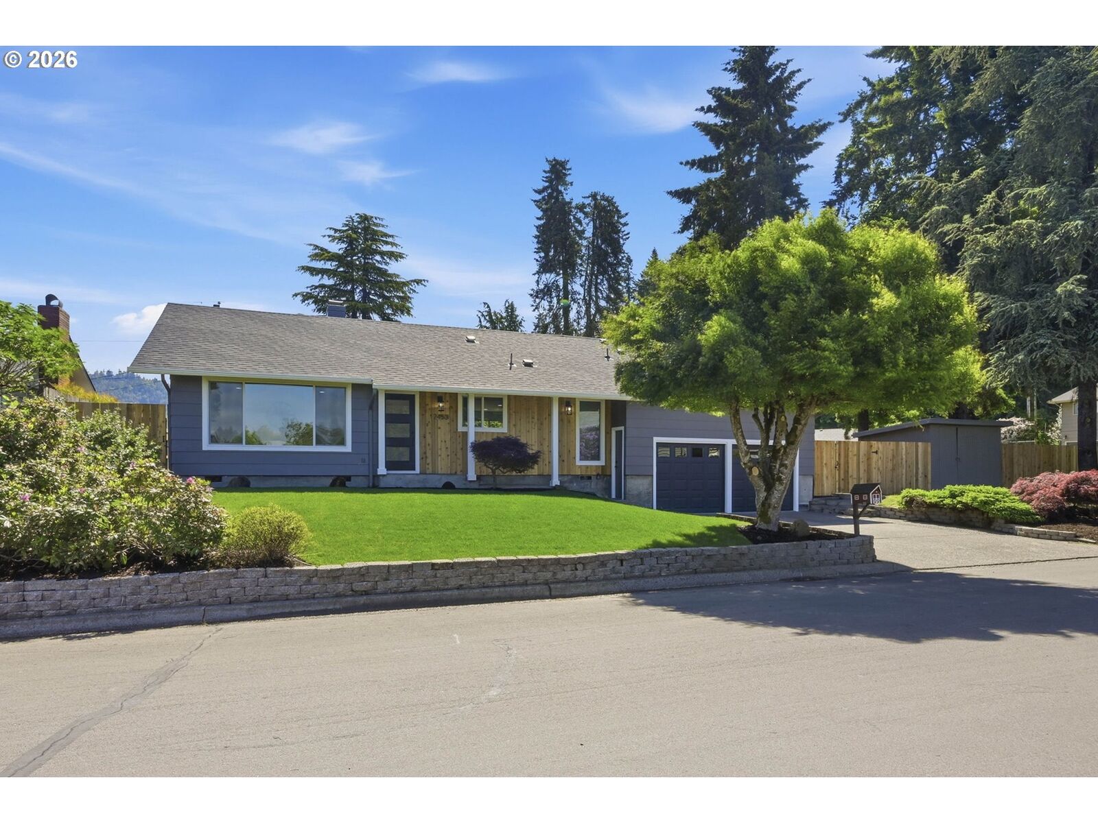 Property Photo:  2453 37th St  OR 97477 