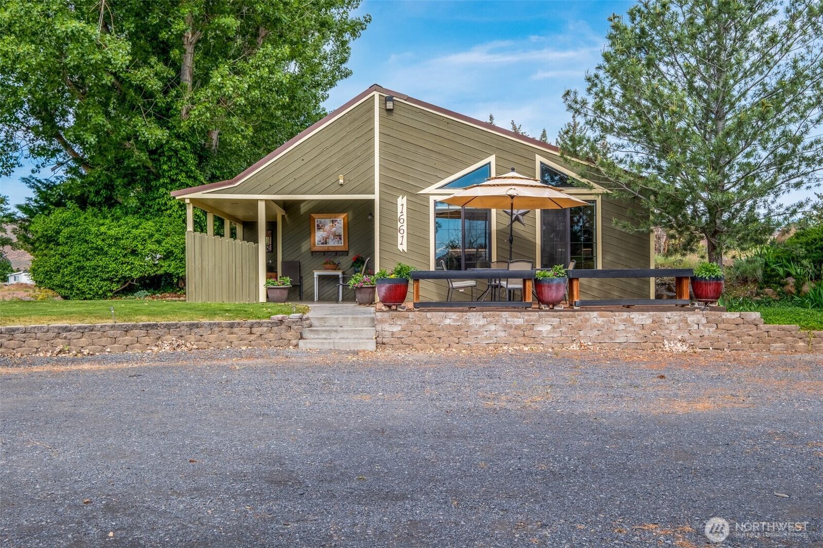 Property Photo: 1661 Road 17.6 NW WA 98823