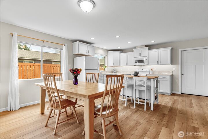 Property Photo:  302 W Illinois Avenue  WA 98926 