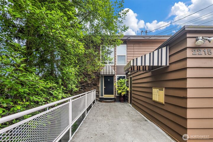 Property Photo:  2215 W Raye Street  WA 98199 
