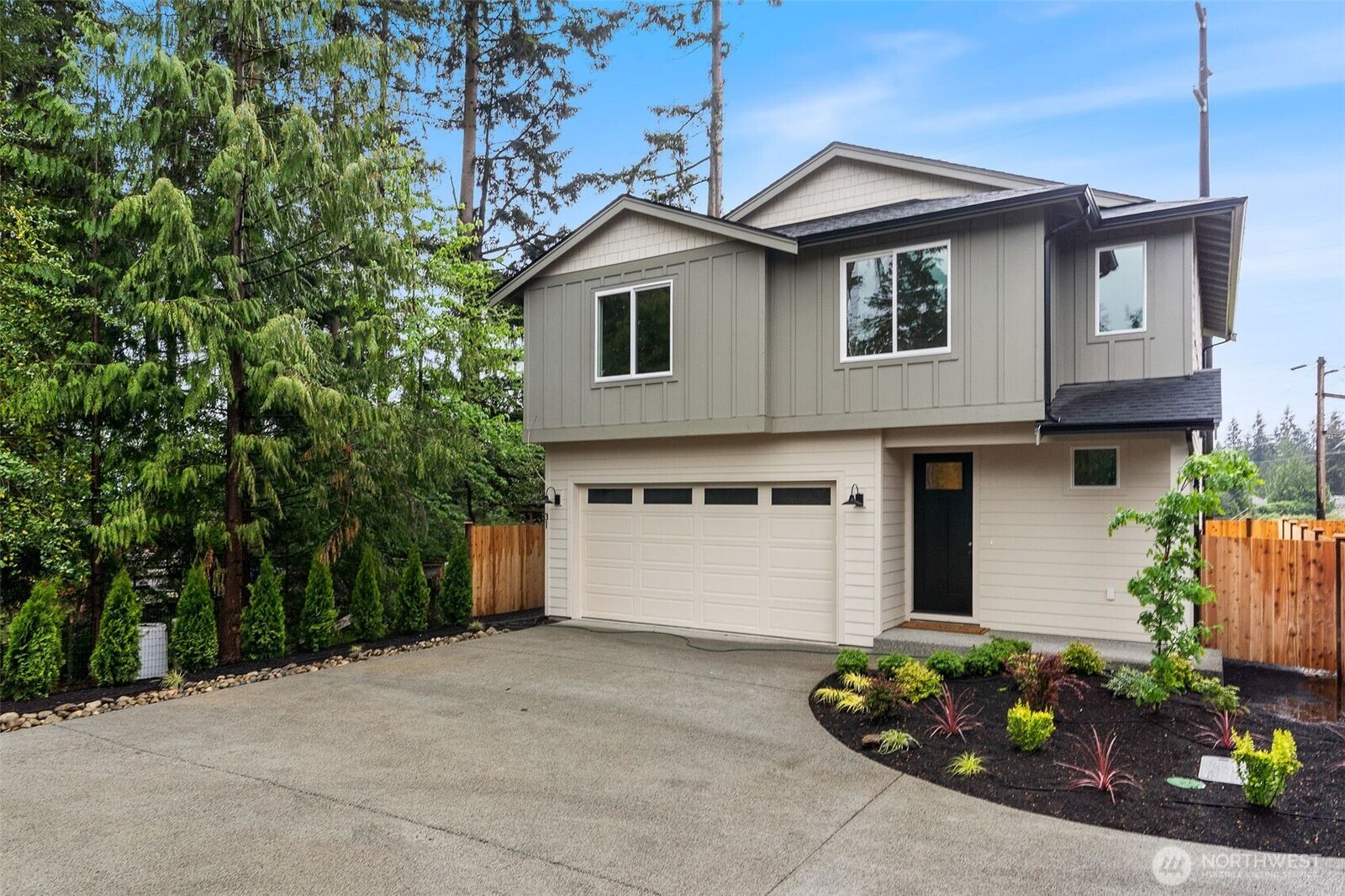 Property Photo:  2312  75th Street SE  WA 98203 